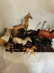 Cavallo Breyer lotto 7 in totale tutti ottime condizioni piccolo grande stallone marcato - Foto 1 di 8