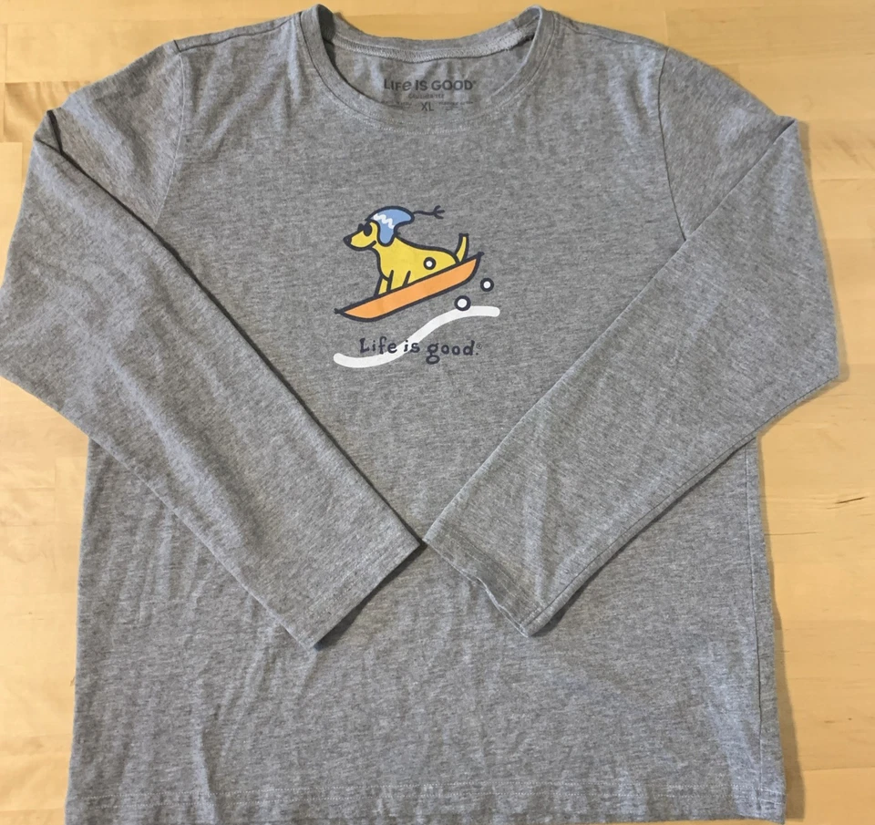 Camiseta trituradora Life Is Good gris manga larga niños (12-14) Rocket On A Sled Foto 1 de 4