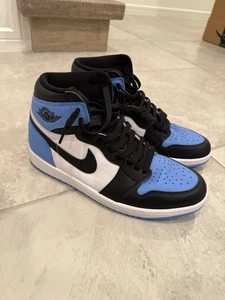 Größe 10,5 - Jordan 1 Retro OG High UNC Toe - Bild 1 von 5