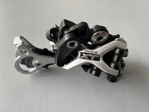 Shimano Deore XT RD-M772 9 Speed Medium Cage Rear Derailleur - Picture 1 of 8