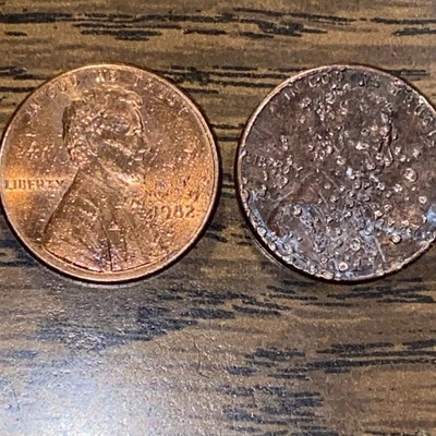 1982-p 1987-d Error Lincoln Cents Heavy Gas Bubbles 2 Coins $10.95 Free Shipping - Image 1 of 4