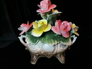 VINTAGE LARGE CAPODIMONTE BAONU CENTERPIECE YELLOW & PINK ROSES ITALY 9" TALL - Picture 1 of 10