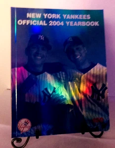New York Yankees Official 2004 Yearbook Derek Jeter / A-Rod -  Reflective Cover - Imagen 1 de 3