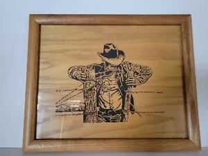 Aufwendiges lasergeschnittenes gerahmtes Holzbild Cowboy arbeitet am Zaun Handarbeit - Bild 1 von 8