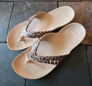Leopard Crocs Kadee II Flip Flop Sandals Women's Size 10 Summer Beach Vacation - Picture 1 of 4