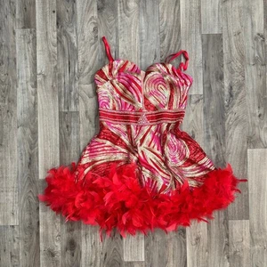 Mini Vestido Banjul Adornado Lentejuelas Cuentas Plumado Rojo - Imagen 1 de 8