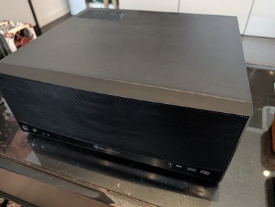 SilverStone SST-GD11B, HTPC-Gehäuse, schwarz - Bild 1 von 4