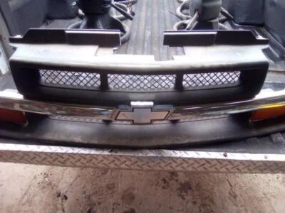 Pajarita de rejilla emblema gris oscuro para 98-03 BLAZER S10/JIMMY S15 89793 Foto 1 de 4