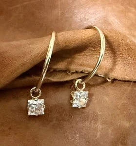 Bonitos pendientes colgantes vintage de aro con bisagras de circón blanco de oro amarillo de 10K JTS - Imagen 1 de 20