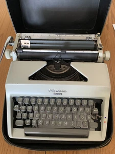 Schreibmaschine Olympia Monica mit Koffer. - Photo 1/7