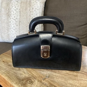 Vintage PRATESI Firenze schwarz Leder Schloss & Schlüssel Mini Arzttasche Handtasche Geldbeutel - Bild 1 von 24
