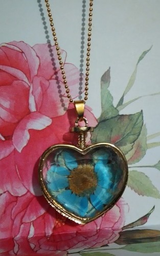 Collana con ciondolo in vetro cuore e fiore azzurro! Idea regalo San Valentino!