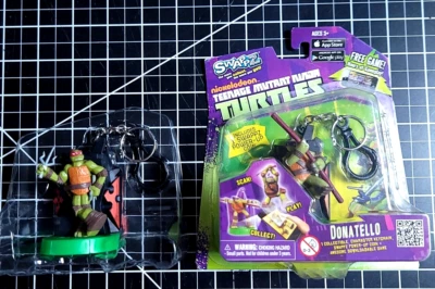 Teenage Mutant Ninja Turtles Swappz Keychain Donatello & Raphael Figure - Image 1 of 4