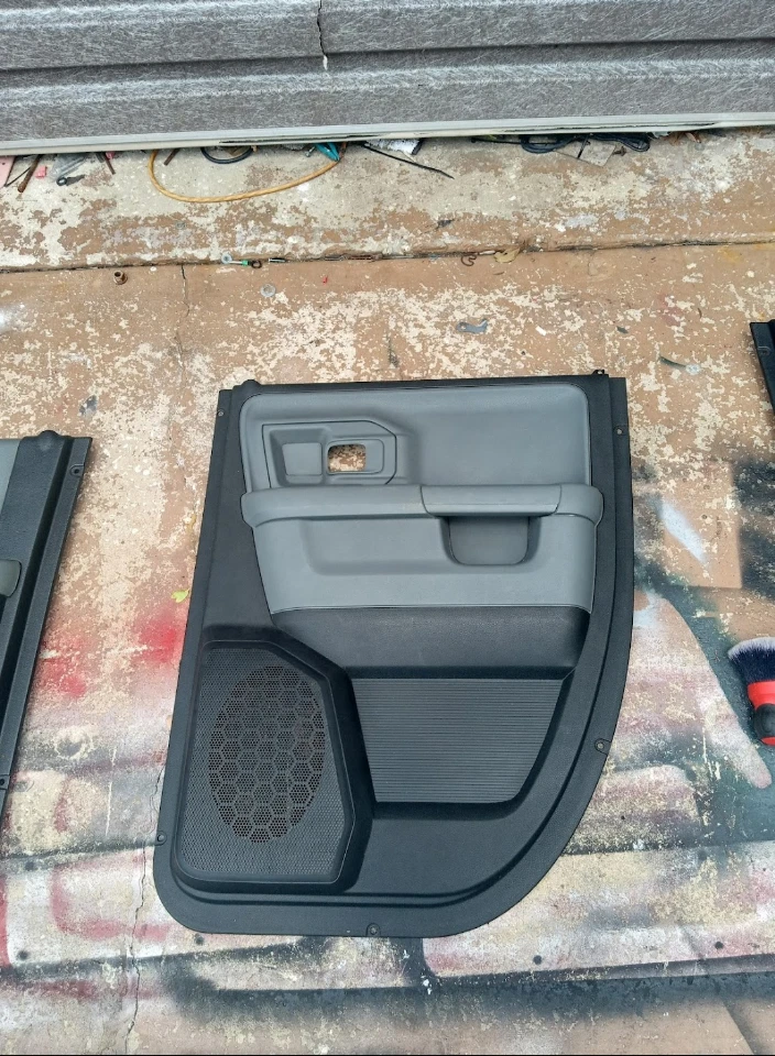 ЗАДНЯЯ ПРАВАЯ ПАССАЖИРСКАЯ ДВЕРНАЯ ПАНЕЛЬ 2016 RAM 1500  - Изображение 1 из 1