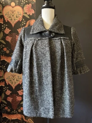 Chaqueta corta de lana Maison Mayle negra gris tweed con volantes talla 4 mangas con volantes Foto 1 de 4