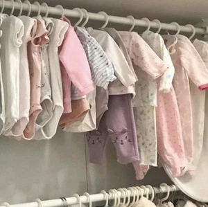 Mädchen-Kleidungspaket aus erster Hand Gr :62-68 3 3 Bis 12 Monte alt - Bild 1 von 2