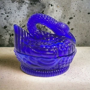 Scatola per piatti caramelle con coperchio figurina vetro blu cobalto 2 pz cigno 5"" H x 5,5"" L - Foto 1 di 22