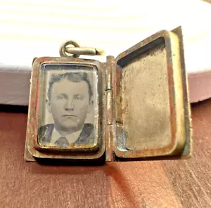 TINY BOOK LOCKET LOCKET ORO 9K secolo ritratto fotografia tinta tipo dagherrotipo? - Foto 1 di 12