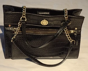 Schwarze Kroko Geldbörse mit goldenen Ketten & Reißverschlüssen - Bild 1 von 7