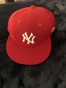 red hat yankees 7  1/2 - Picture 1 of 3