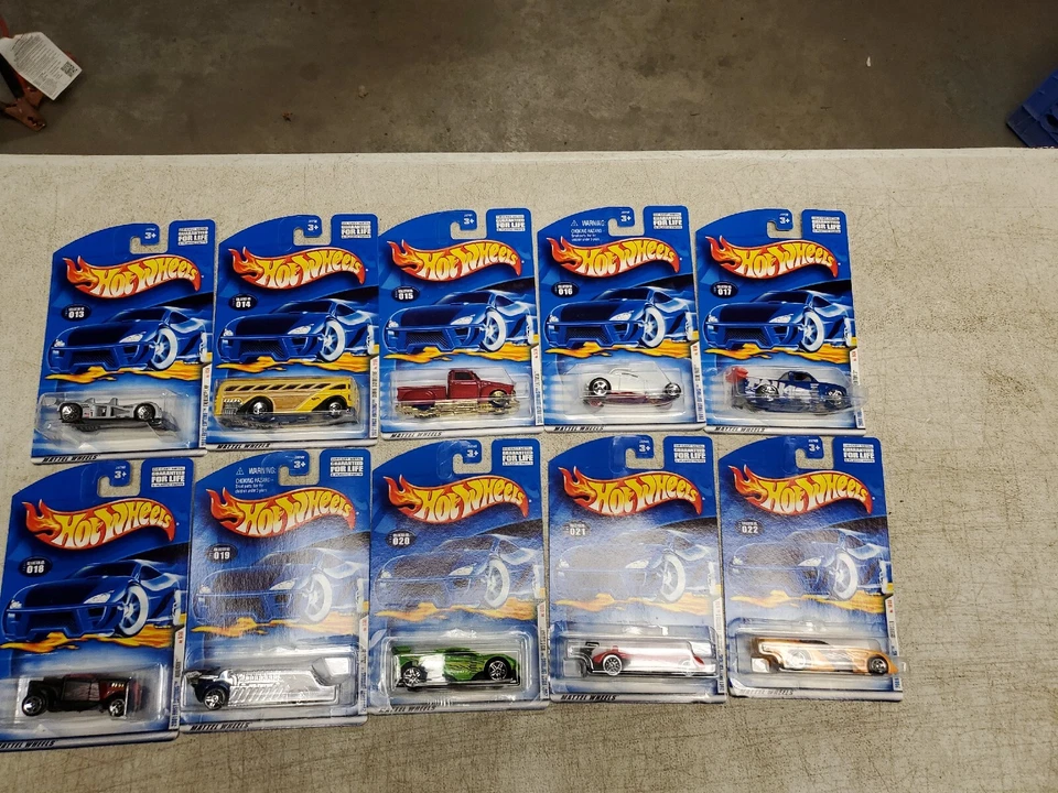 Hot Wheels 2001 First Editions 1-10 Cadillac Bus Truca Fast Tuned Hooligan  - Image 1 of 4