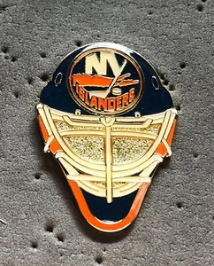 New York Islanders Goalie Mask NHL Hockey Pin - Imagen 1 de 1