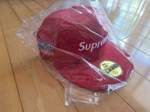 Supreme New Era x World Famous 1994 FW20 New Rare RED 7 1/8 - Bild 1 von 4