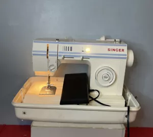 Singer 57815 C Sewing Machine w/pedal - Picture 1 of 1