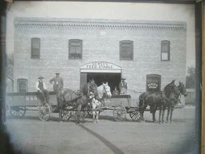 Fotografía montada década de 1890 SALAMANCA NY-Establo de alimentación de Dewey-Caballos y vagones, entrega - Imagen 1 de 6
