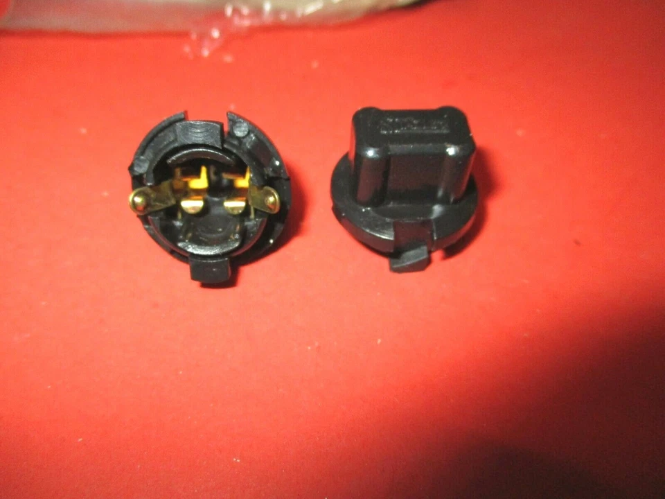 GM-FORD-JEEP-AMC--ENCHUFES PARA PANEL DE INSTRUMENTOS - ORIFICIOS 5/8--LOTE DE 2 Foto 1 de 1