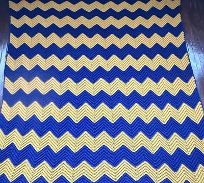 Manta de ganchillo a mano vintage púrpura en zig zag tiro afgano 86" X 66" Foto 1 de 4