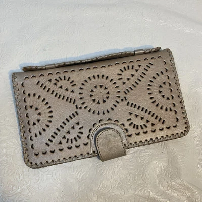 Cleobella Mexicana Cuero Metálico Tocado a Mano Recortado Bolso sin asas Cartera Boho Foto 1 de 4