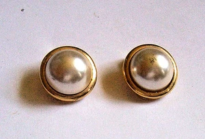 Vtg CLIP On EARRINGS Faux Pearl Cabachon Gold Tone Round Retro 1/2" See Issue - Picture 1 of 3
