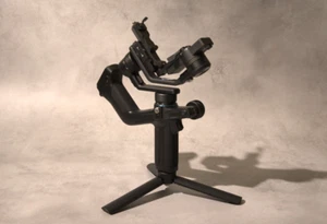 Estabilizador cardán de mano Feiyu Tech SCORP-Mini 3 ejes pantalla táctil OLED 4 en 1 - Imagen 1 de 4