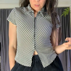 Charlotte Russe Vintage ‘90s y2k Black & White Chevron Striped Zip Blouse - Picture 1 of 4