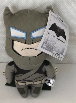 Caja de botín de peluche blindada Batman Vs Superman Phunny  Foto 1 de 4