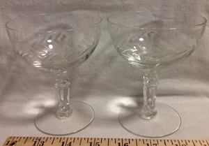 2 antike Cambridge geätzte Pfeilfeder Cordial Sektgläser selten - Bild 1 von 9