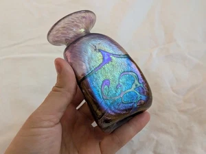 Robert Held 4” Small Triangular Purple Bud Vase w/Iridescent Swirl Design SIGNED - Picture 1 of 13