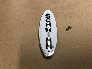 Insignia de bicicleta Schwinn Stingray blanca y tornillos NOS Krate Cruiser ligero y& - Imagen 1 de 4