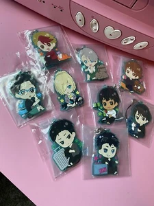 VENDEDOR DE EE. UU. ~ Correa de teléfono de goma anime Yuri on Ice / Lote de 9; ropa informal - Imagen 1 de 2