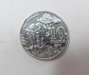 Katanga Africa Congo grande moneta da 10 franchi bufalo d'acqua 2017 FDC - Foto 1 di 2