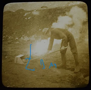 ARP TRAINING - BOMB DISPOSAL 7 Magic Lantern Slides WW2 CIVIL DEFENCE PHOTOS - Picture 1 of 15