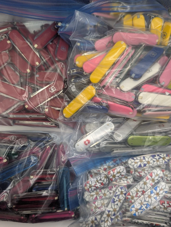 Cuchillos Victorinox Swiss Army 58 mm SD Classic Rambler Alox Edición Limitada/Run Pkt Foto 1 de 1