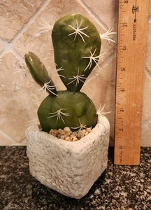 Fake Prickly Pear Cactus In Pot Home Decor Sculpture Display Figurine - Picture 1 of 1