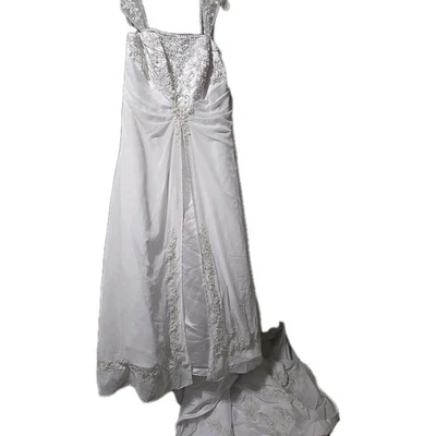 Davids bridal dress size 18 wedding gown Gorgeous Low Price  - Image 1 of 4