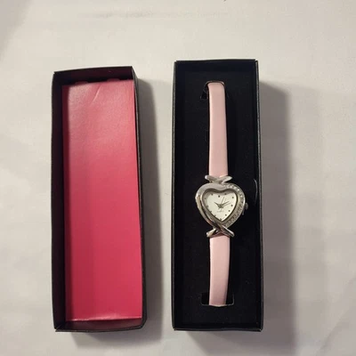 Reloj Avon Mujer Rosa Clásico Corazón Nuevo en Caja Foto 1 de 4