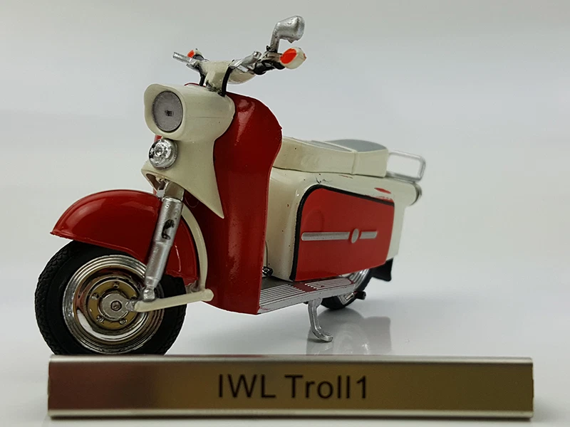 1/24 Atlas IWL Troll1 Red/White motorcycle model - Image 1 of 1