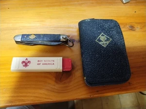 LOT 3 VTG CUB BOY SCOUTS UTILITY POCKET KNIFE TOOTHBRUSH COIN DIVIDER PURSE - Picture 1 of 9