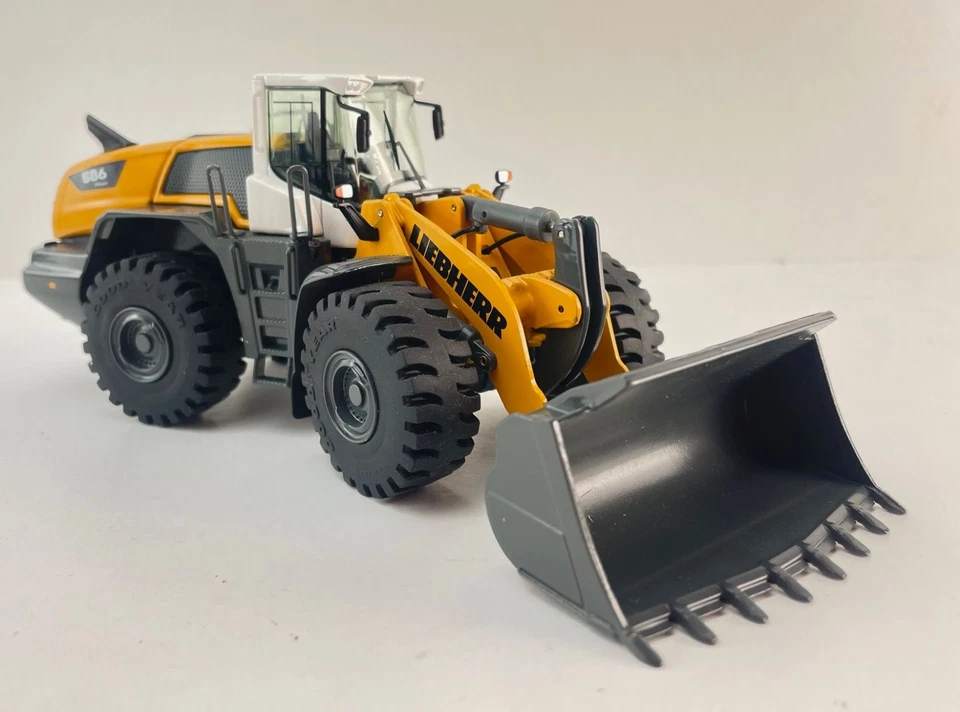 NZG 10061 Liebherr L586-4 Large Wheel Loader 2024 Version - Scale 1:50 - Image 1 of 4