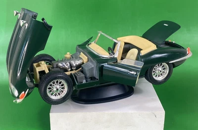 Burago 1961 Jaguar E-Type Coupe British Racing Green 1:18 Die Cast Made In Italy - Image 1 of 4